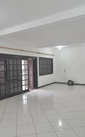 Casa à venda com 250m², 3 quartos e 6 vagasSala