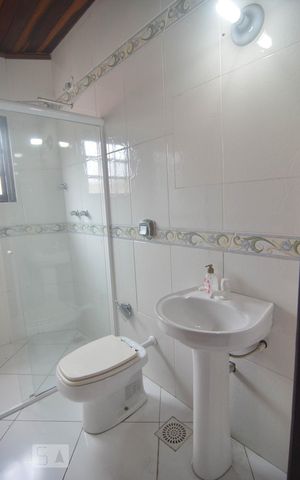 Casa à venda com 250m², 3 quartos e 6 vagasBanheiro