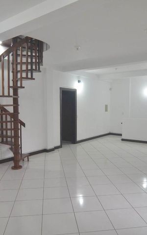 Casa à venda com 250m², 3 quartos e 6 vagasSala