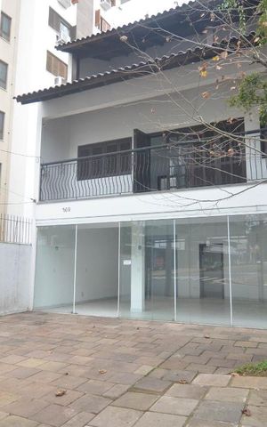 Casa à venda com 250m², 3 quartos e 6 vagasPátio frente