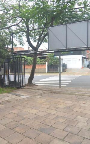 Casa à venda com 250m², 3 quartos e 6 vagasPátio frente