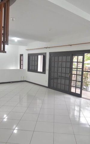 Casa à venda com 250m², 3 quartos e 6 vagasSala