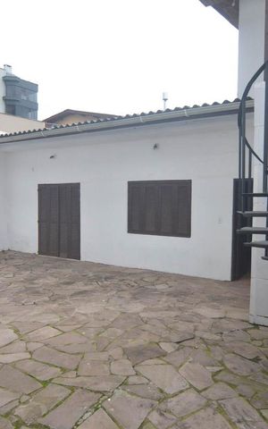 Casa à venda com 250m², 3 quartos e 6 vagasPátio fundos