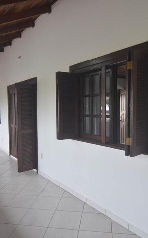 Casa à venda com 250m², 3 quartos e 6 vagasSacada
