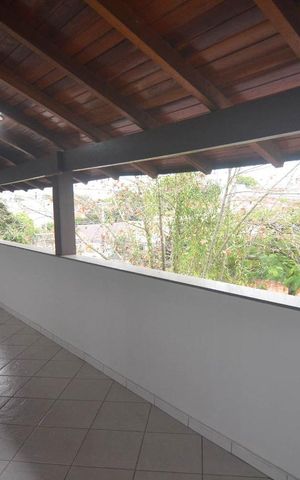 Casa à venda com 250m², 3 quartos e 6 vagasSacada