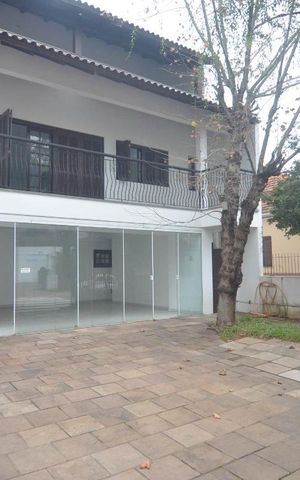 Casa à venda com 250m², 3 quartos e 6 vagasPátio frente