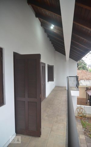 Casa à venda com 250m², 3 quartos e 6 vagasSacada