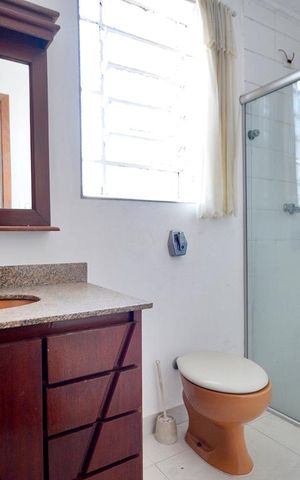 Casa para alugar com 120m², 3 quartos e 2 vagasBanheiro