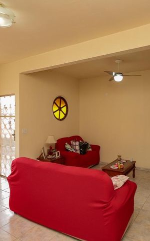 Casa à venda com 300m², 5 quartos e 2 vagas Casa à venda com 300m², 5 quartos e 2 vagasSala