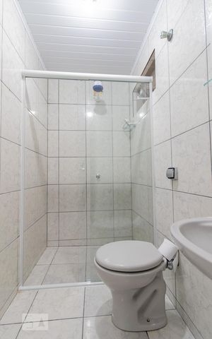 Casa à venda com 68m², 2 quartos e sem vaga Casa à venda com 68m², 2 quartos e sem vagaBanheiro