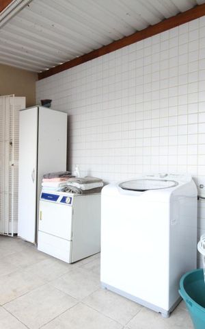 Casa à venda com 150m², 3 quartos e 1 vagaÁrea de serviço