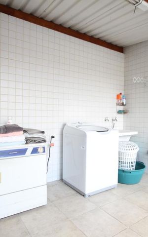 Casa à venda com 150m², 3 quartos e 1 vagaÁrea de serviço
