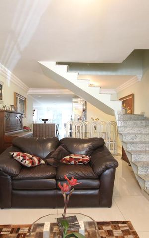 Casa à venda com 150m², 3 quartos e 1 vagaSala