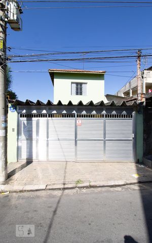 Casa à venda com 200m², 3 quartos e 2 vagas Casa à venda com 200m², 3 quartos e 2 vagasFachada da Casa