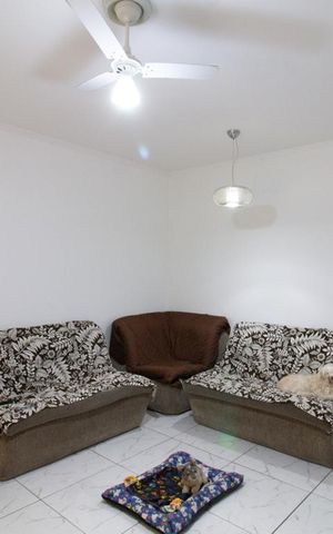 Casa à venda com 200m², 3 quartos e 2 vagas Casa à venda com 200m², 3 quartos e 2 vagasSala
