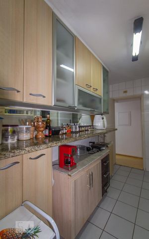 Apartamento à venda com 68m², 3 quartos e 2 vagas Apartamento à venda com 68m², 3 quartos e 2 vagasCozinha