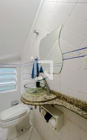Casa à venda com 300m², 4 quartos e 4 vagas Casa à venda com 300m², 4 quartos e 4 vagasBanheiro