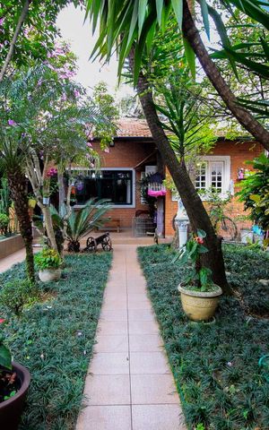 Casa para alugar com 350m², 5 quartos e 4 vagas Casa para alugar com 350m², 5 quartos e 4 vagasEntrada