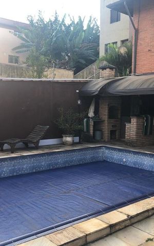 Casa para alugar com 350m², 5 quartos e 4 vagas Casa para alugar com 350m², 5 quartos e 4 vagasPiscina