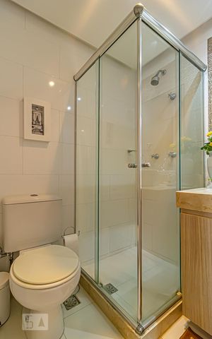 Apartamento à venda com 180m², 3 quartos e 1 vaga Apartamento à venda com 180m², 3 quartos e 1 vagaBanheiro Social