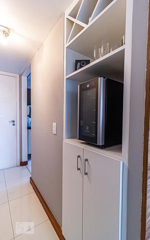 Apartamento à venda com 180m², 3 quartos e 1 vaga Apartamento à venda com 180m², 3 quartos e 1 vagaAdega