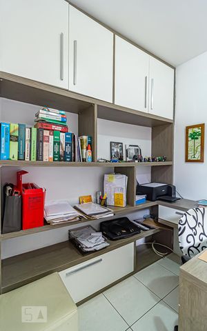 Apartamento à venda com 180m², 3 quartos e 1 vaga Apartamento à venda com 180m², 3 quartos e 1 vagaEscritório