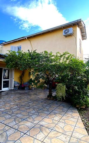 Casa à venda com 200m², 2 quartos e 4 vagas Casa à venda com 200m², 2 quartos e 4 vagasPátio