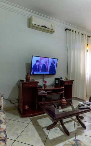 Casa à venda com 400m², 3 quartos e 8 vagas Casa à venda com 400m², 3 quartos e 8 vagasSala