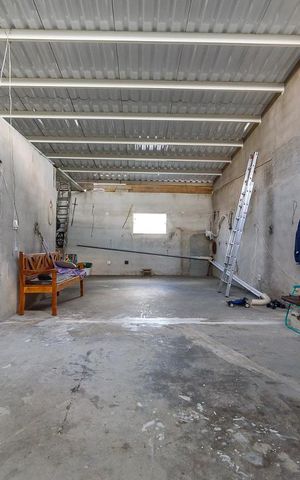 Casa à venda com 400m², 3 quartos e 8 vagas Casa à venda com 400m², 3 quartos e 8 vagasCobertura