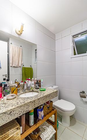 Casa de condomínio à venda com 117m², 4 quartos e 2 vagas Casa de condomínio à venda com 117m², 4 quartos e 2 vagasBanheiro Social 2