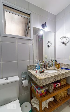 Casa de condomínio à venda com 117m², 4 quartos e 2 vagas Casa de condomínio à venda com 117m², 4 quartos e 2 vagasBanheiro da Suite