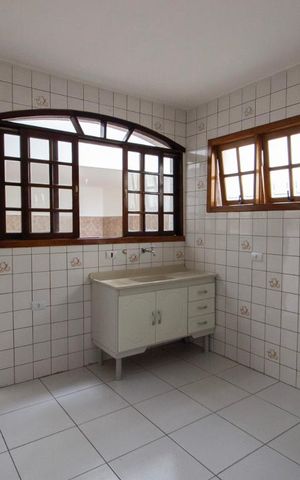 Casa para alugar com 122m², 4 quartos e 2 vagas Casa para alugar com 122m², 4 quartos e 2 vagasCozinha