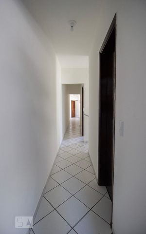 Casa para alugar com 122m², 4 quartos e 2 vagas Casa para alugar com 122m², 4 quartos e 2 vagasCorredor