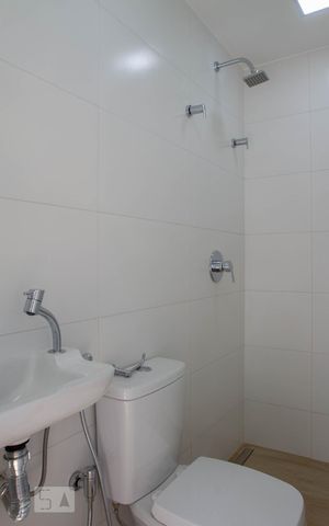 Apartamento à venda com 110m², 3 quartos e 1 vaga Apartamento à venda com 110m², 3 quartos e 1 vagaBanheiro de Serviço