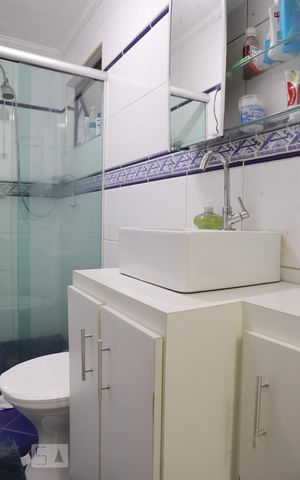 Apartamento à venda com 88m², 3 quartos e 2 vagasBanheiro do Corredor - pia e espelho