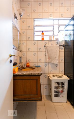 Casa à venda com 400m², 2 quartos e 5 vagasBanheiro