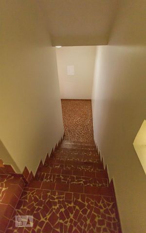 Casa à venda com 310m², 3 quartos e 3 vagasEscada 2