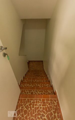 Casa à venda com 310m², 3 quartos e 3 vagasEscada 2