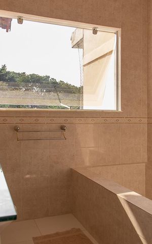 Casa de condomínio à venda com 470m², 6 quartos e 4 vagas Casa de condomínio à venda com 470m², 6 quartos e 4 vagasBanheiro suíte 2