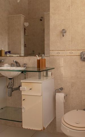 Casa de condomínio à venda com 470m², 6 quartos e 4 vagas Casa de condomínio à venda com 470m², 6 quartos e 4 vagasBanheiro suíte 2