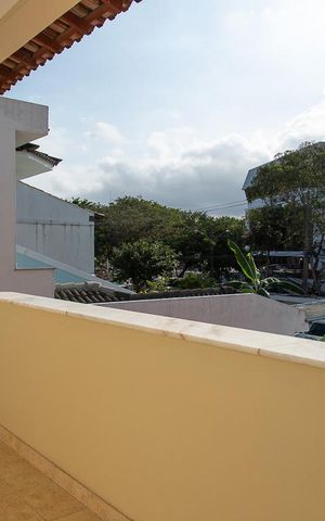 Casa de condomínio à venda com 470m², 6 quartos e 4 vagas Casa de condomínio à venda com 470m², 6 quartos e 4 vagasVaranda da suíte 2