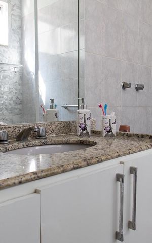 Casa de condomínio à venda com 470m², 6 quartos e 4 vagas Casa de condomínio à venda com 470m², 6 quartos e 4 vagasBanheiro suíte 3
