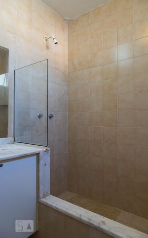 Casa de condomínio à venda com 470m², 6 quartos e 4 vagas Casa de condomínio à venda com 470m², 6 quartos e 4 vagasBanheiro social