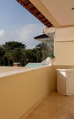 Casa de condomínio à venda com 470m², 6 quartos e 4 vagas Casa de condomínio à venda com 470m², 6 quartos e 4 vagasVaranda da suíte 2