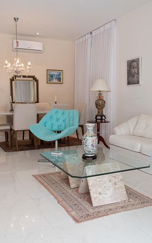 Casa de condomínio à venda com 470m², 6 quartos e 4 vagas Casa de condomínio à venda com 470m², 6 quartos e 4 vagasSala