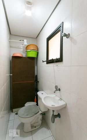 Casa de condomínio à venda com 155m², 3 quartos e 3 vagasBanheiro de Serviço
