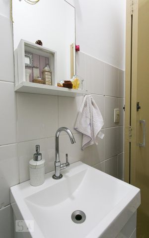 Casa de condomínio à venda com 155m², 3 quartos e 3 vagasLavabo