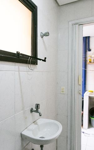 Casa de condomínio à venda com 155m², 3 quartos e 3 vagasBanheiro de Serviço