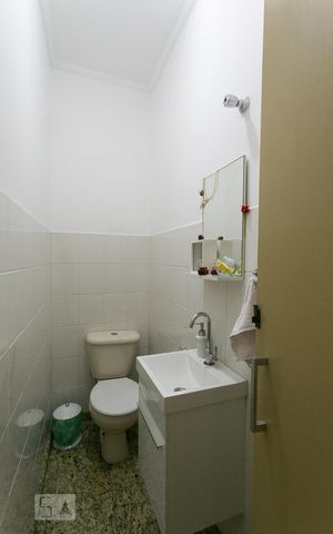 Casa de condomínio à venda com 155m², 3 quartos e 3 vagasLavabo