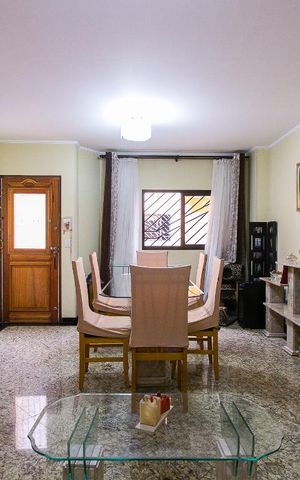 Casa de condomínio à venda com 155m², 3 quartos e 3 vagasSala